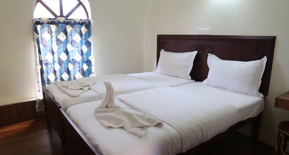 RVK Deluxe Houseboat, Alleppey 4